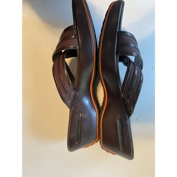 Cole Haan and Nike Air Strappy Low Wedge Sandals (SZ 9.5) - Picture 3 of 4